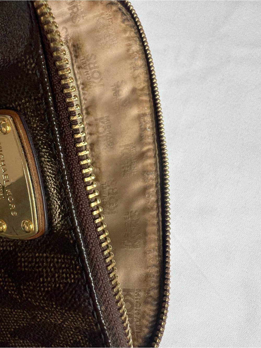 Michael Kors Cindy Signature
Logo Dome Crossbody Bag - Picture 7 of 12